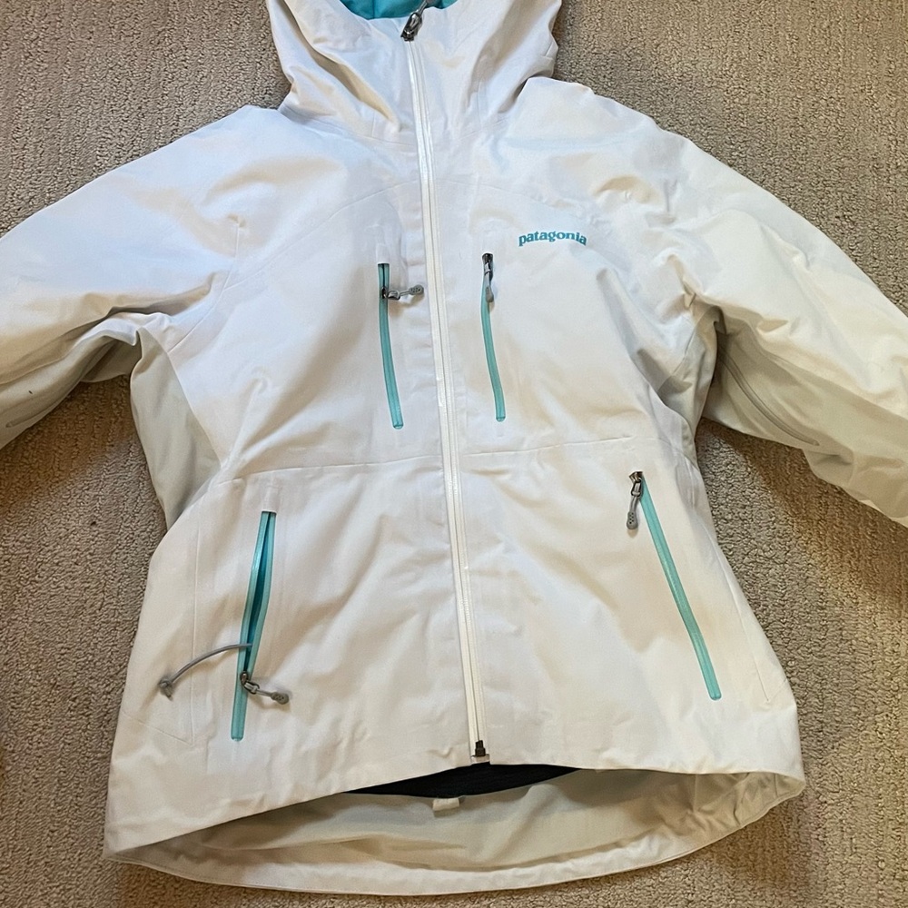 Patagonia Women's White and Teal Ski Jacket